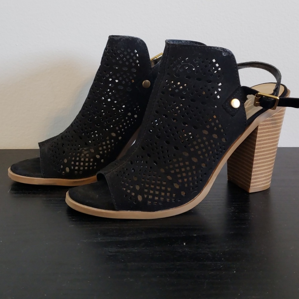 Black vegan stacked heel with cutouts, size 7.5